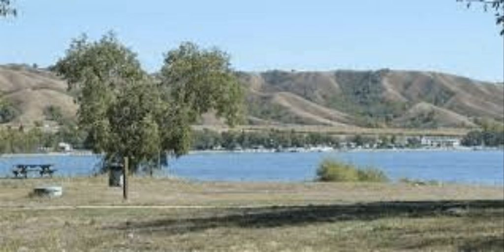 Round Lake